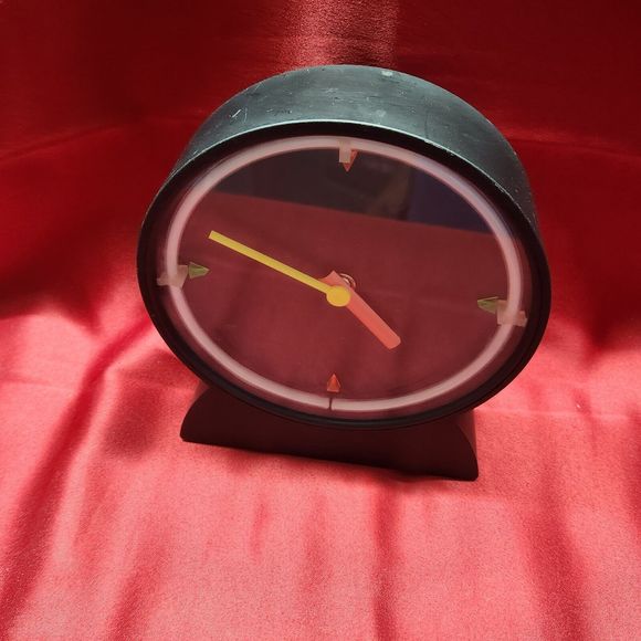 Vintage Radio Shack Black Neon Desk clock works Memphis Style Retro 80's 90's - Picture 2 of 9